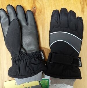 NWOT Unigear 3M Insulated Ladies Gloves (Large)